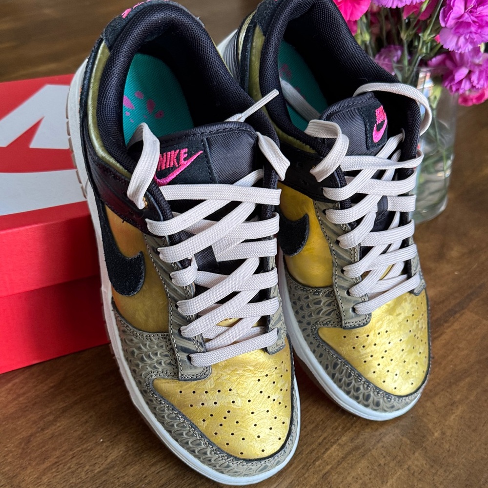 Nike Sneakers with Yellow and Black Design - Picture 2 of 4